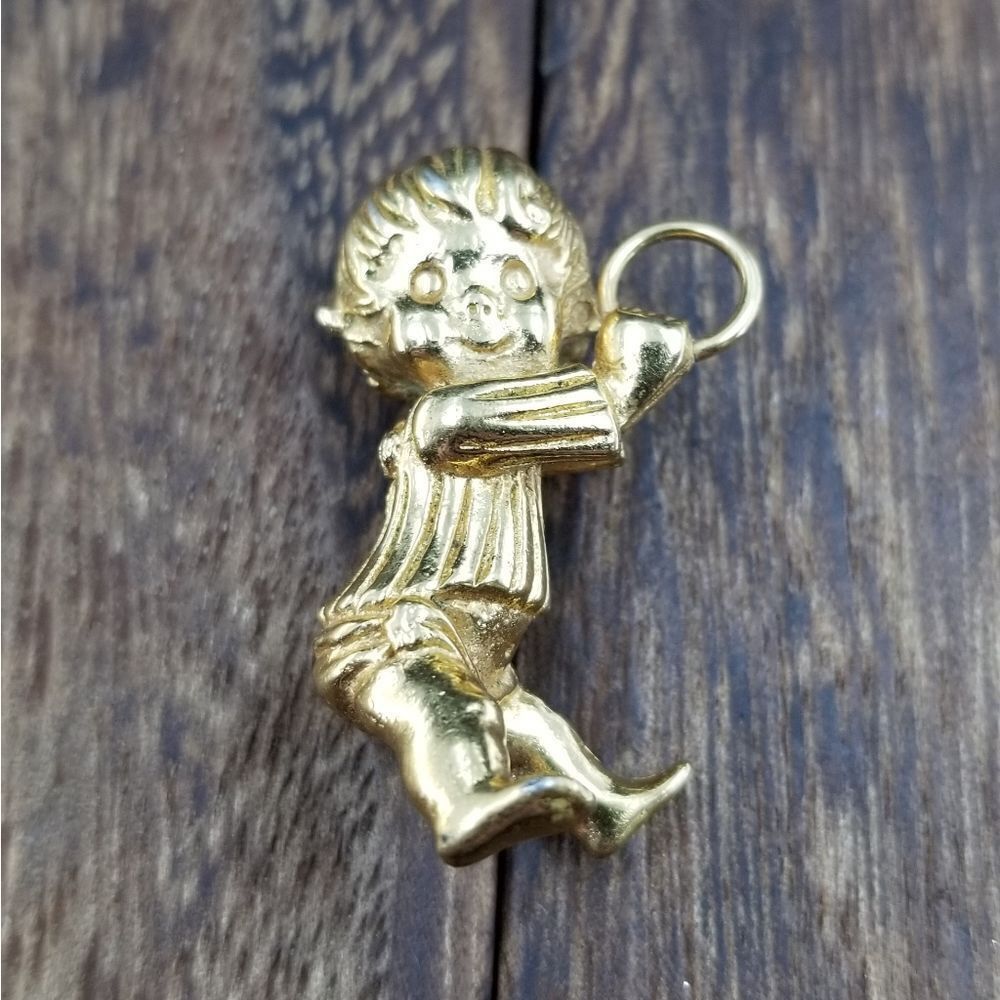 Gold plated cherub boy necklace pendant P205